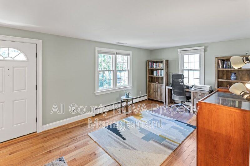 7312 Poplar Ct - Photo 4 of 24