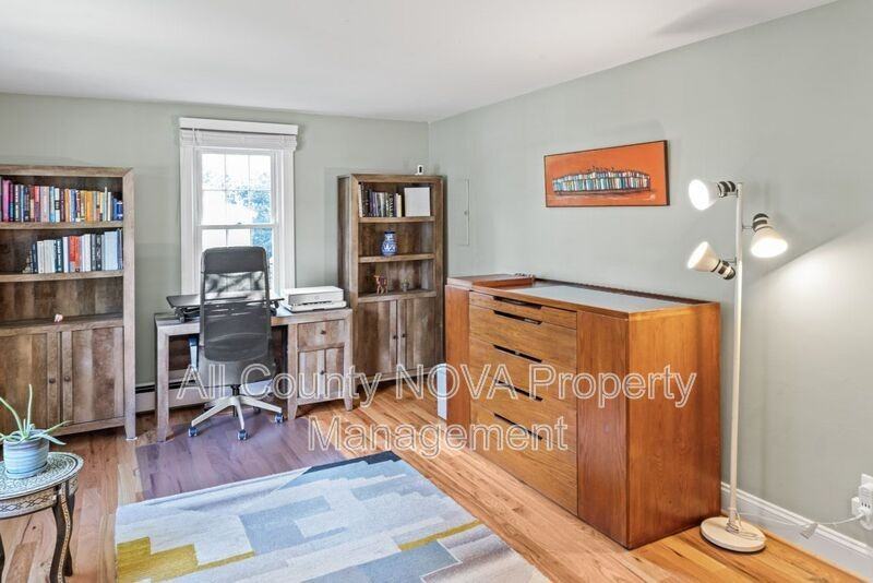 7312 Poplar Ct - Photo 5 of 24