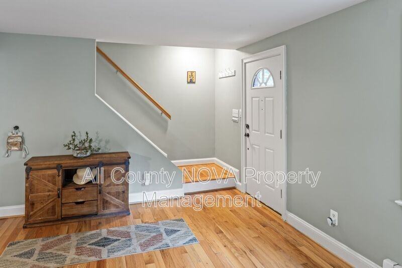 7312 Poplar Ct - Photo 6 of 24