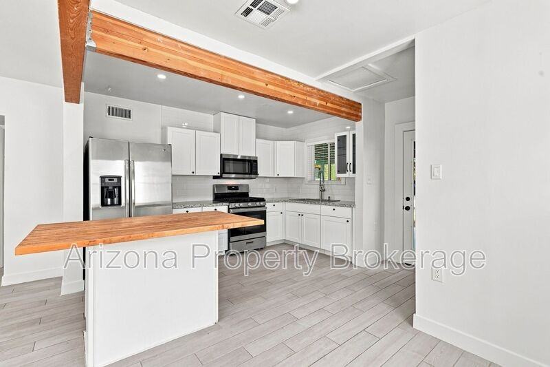 1128 E Almeria Rd - Photo 2 of 41