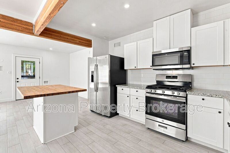 1128 E Almeria Rd - Photo 3 of 41