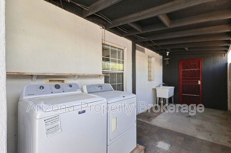 1128 E Almeria Rd - Photo 4 of 41