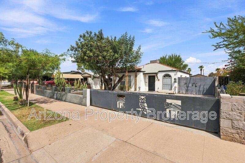 1128 E Almeria Rd - Photo 6 of 41