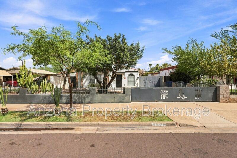 1128 E Almeria Rd - Photo 7 of 41