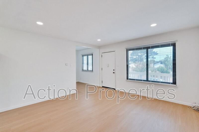 709 6th Ave - Photo 4 of 14