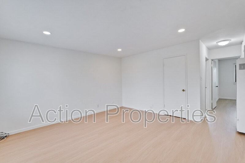 709 6th Ave - Photo 5 of 14