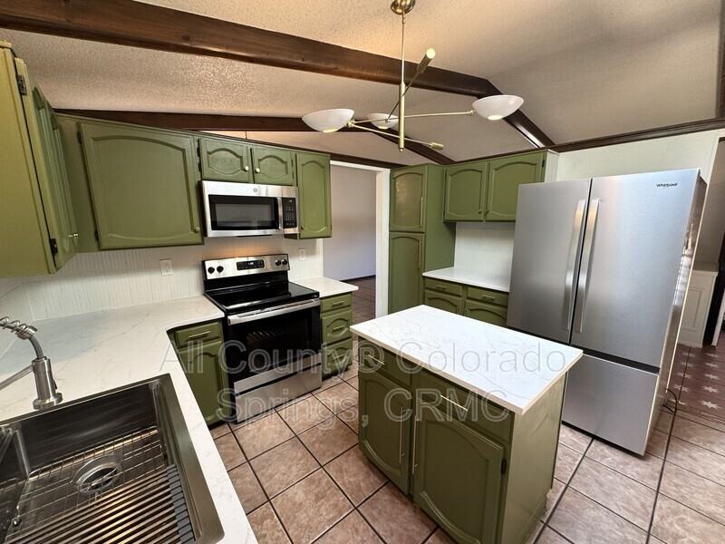 4055 Thundercloud Dr - Photo 6 of 36