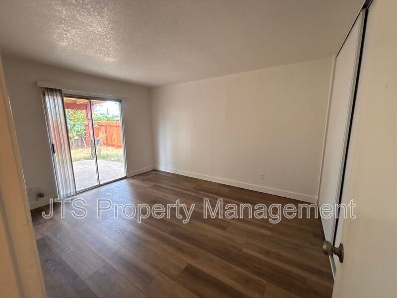 10441 El Mercado Dr - Photo 6 of 7