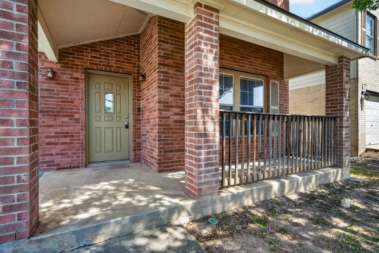 226 Birchwood Bay - Photo 4 of 30