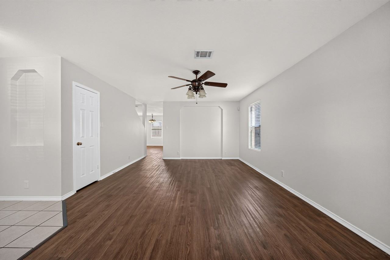 226 Birchwood Bay - Photo 7 of 30