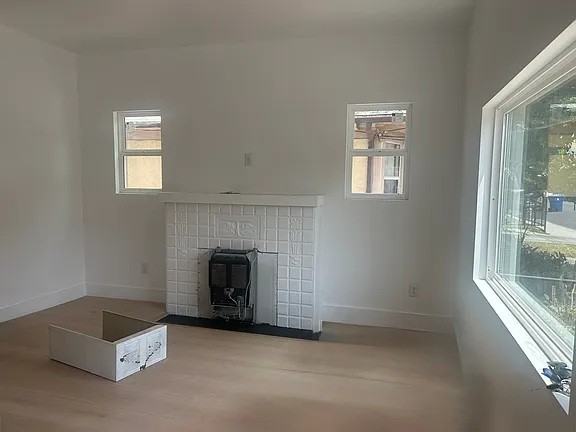 1805 S Berendo St - Photo 2 of 6