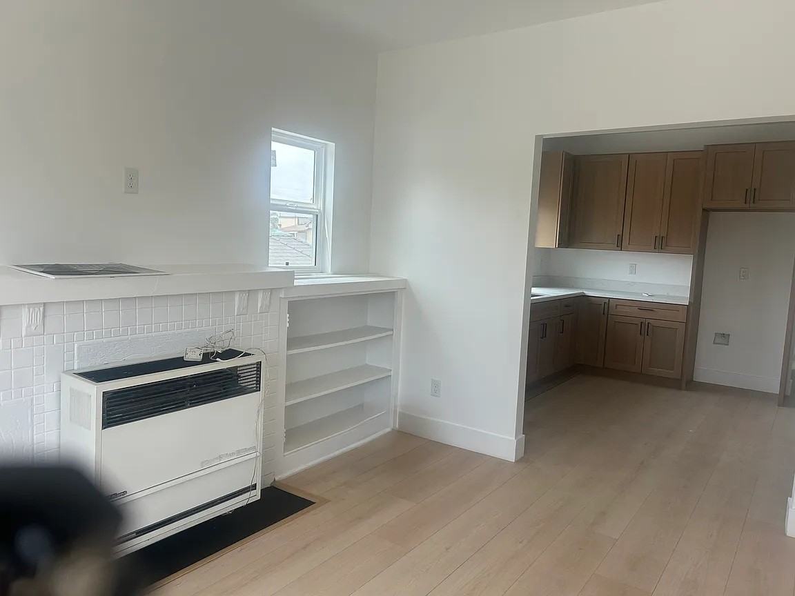 1805 S Berendo St - Photo 4 of 6