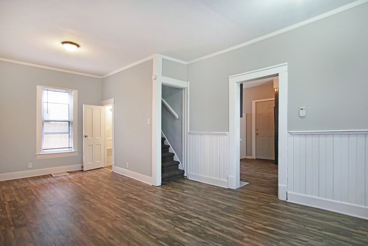 933 S Logan St - Photo 2 of 17