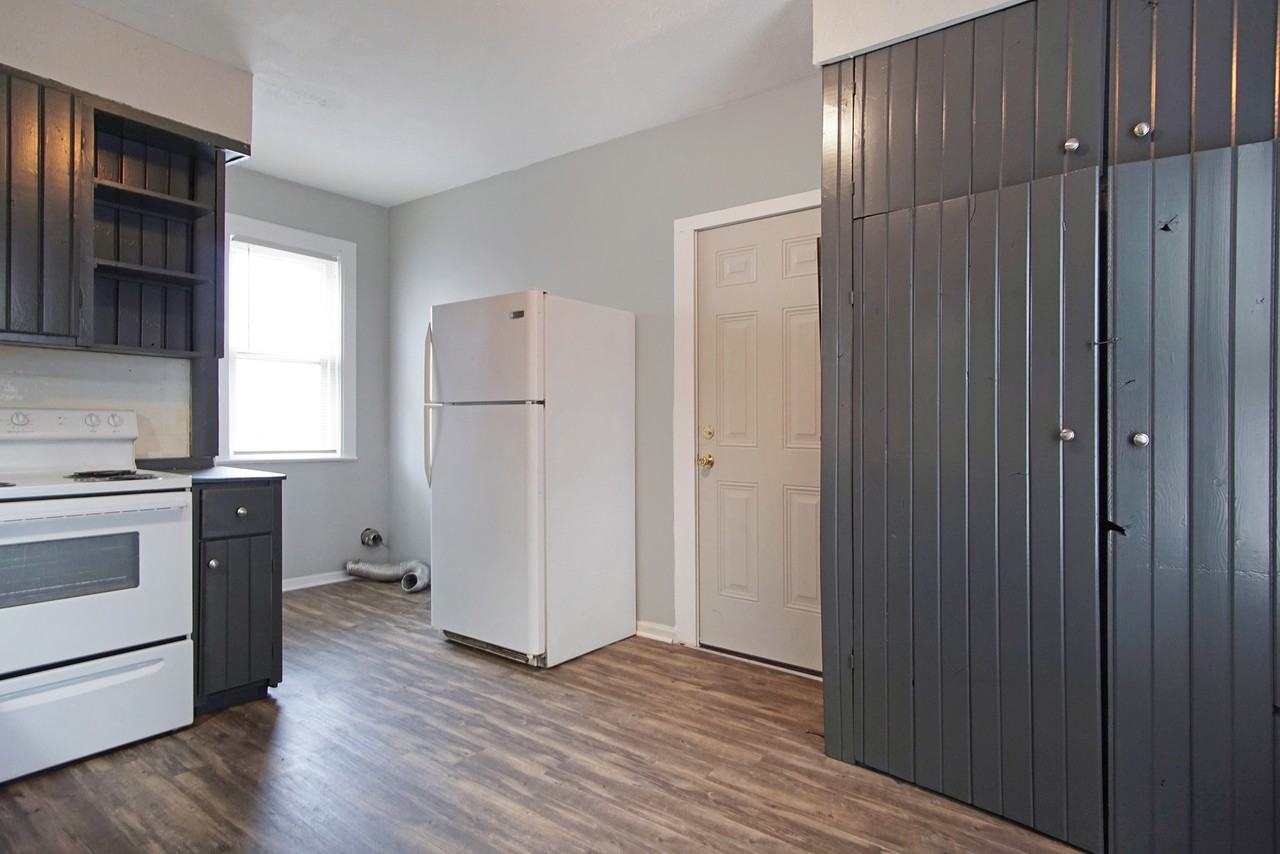 933 S Logan St - Photo 5 of 17