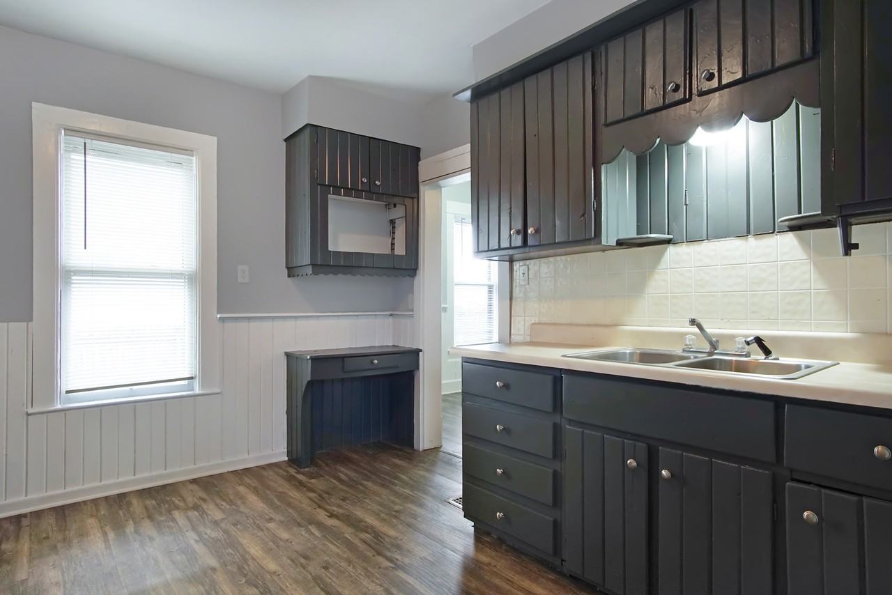 933 S Logan St - Photo 6 of 17