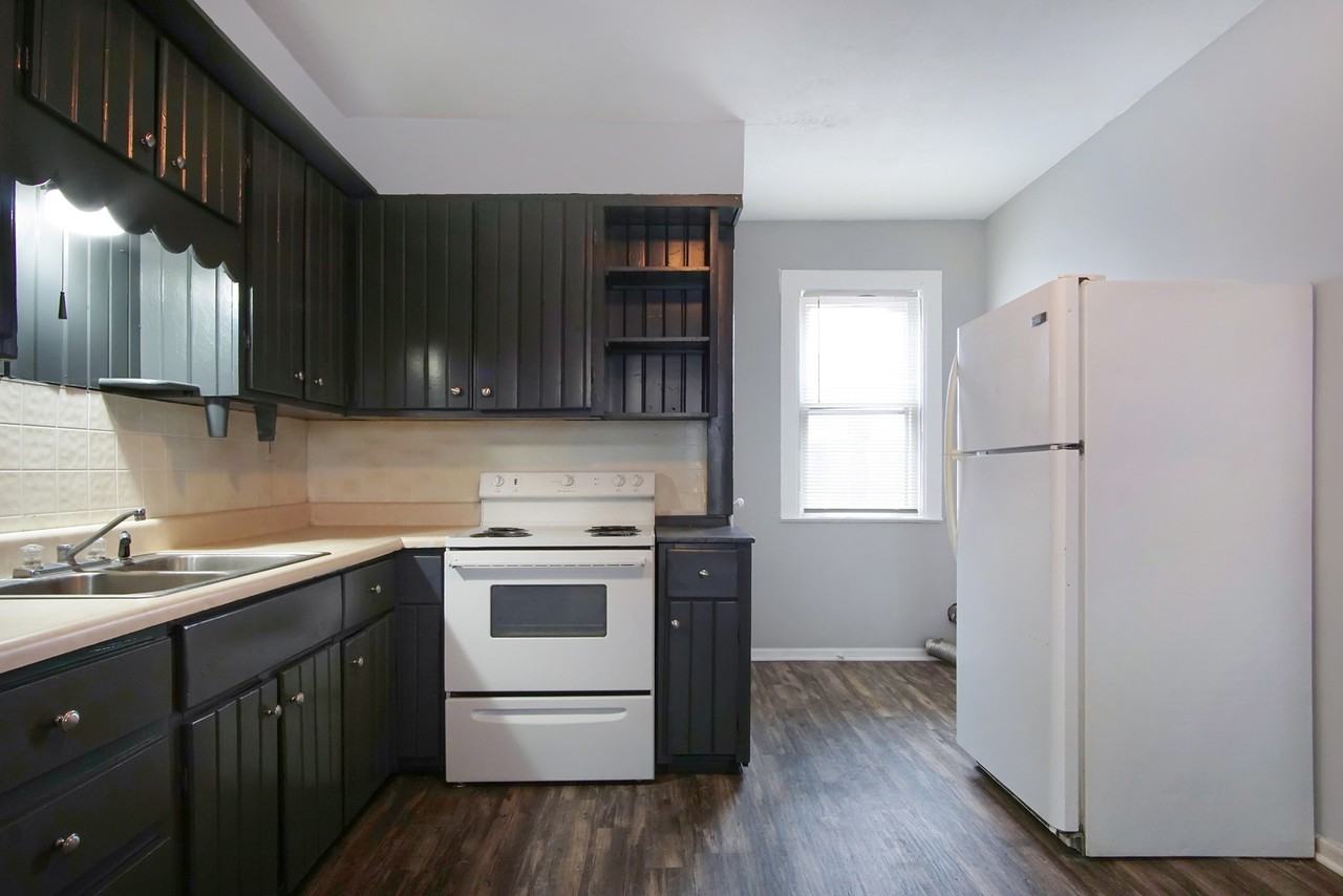 933 S Logan St - Photo 7 of 17
