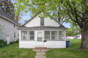 featured image of 842 E 3rd St