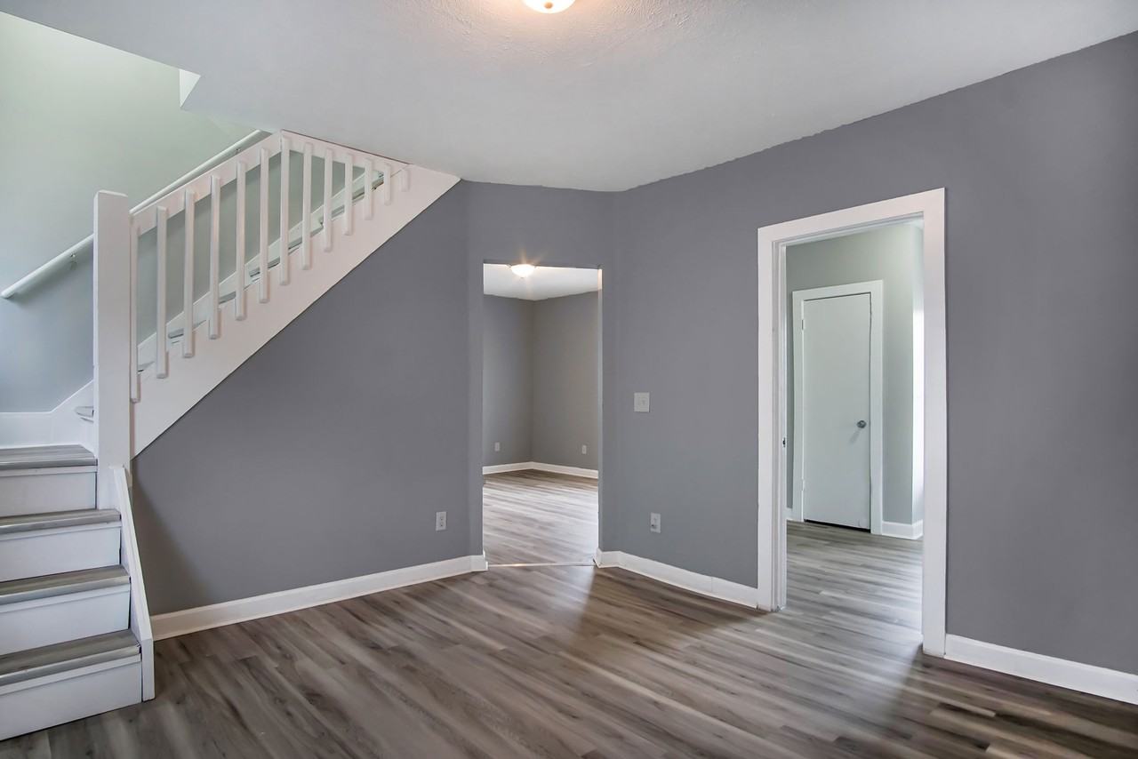 842 E 3rd St - Photo 2 of 16