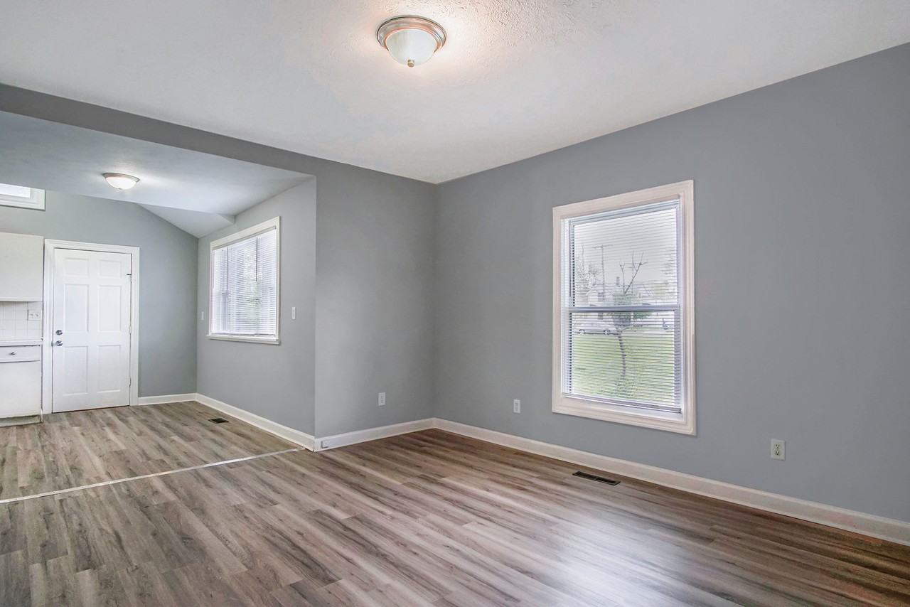 842 E 3rd St - Photo 5 of 16
