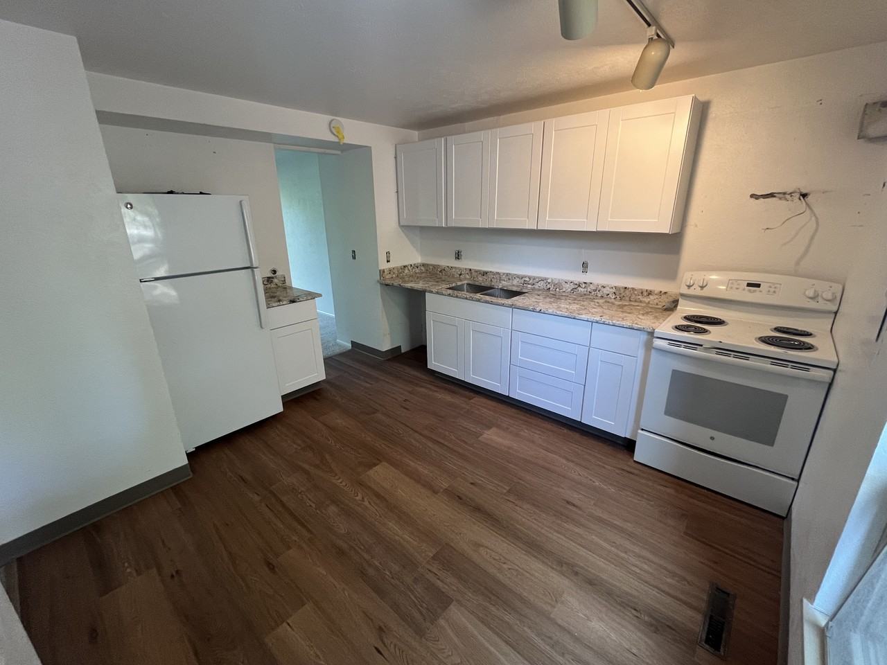 1165 Bear Mountain Dr - Photo 2 of 21