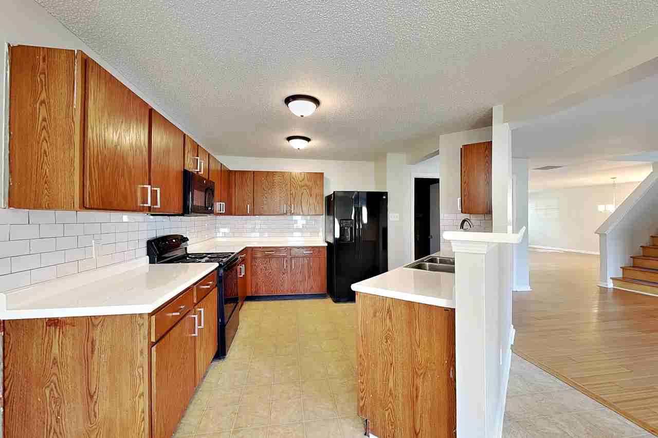 7030 Maple Park Ln - Photo 5 of 27