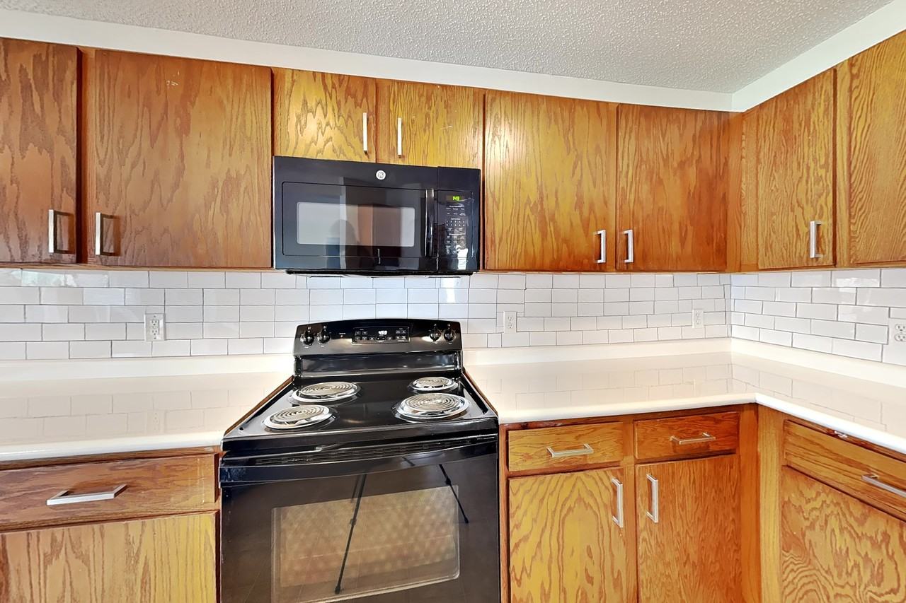 7030 Maple Park Ln - Photo 6 of 27