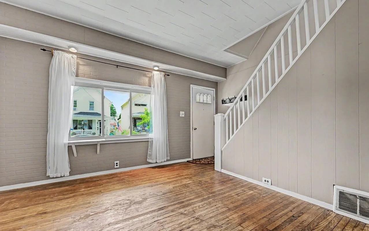 521 Florin St - Photo 3 of 23
