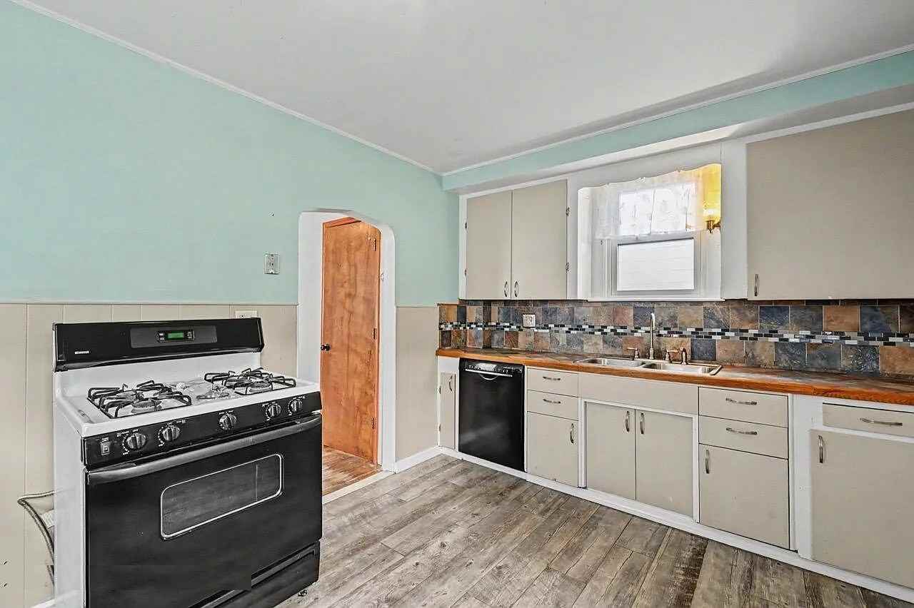 521 Florin St - Photo 5 of 23