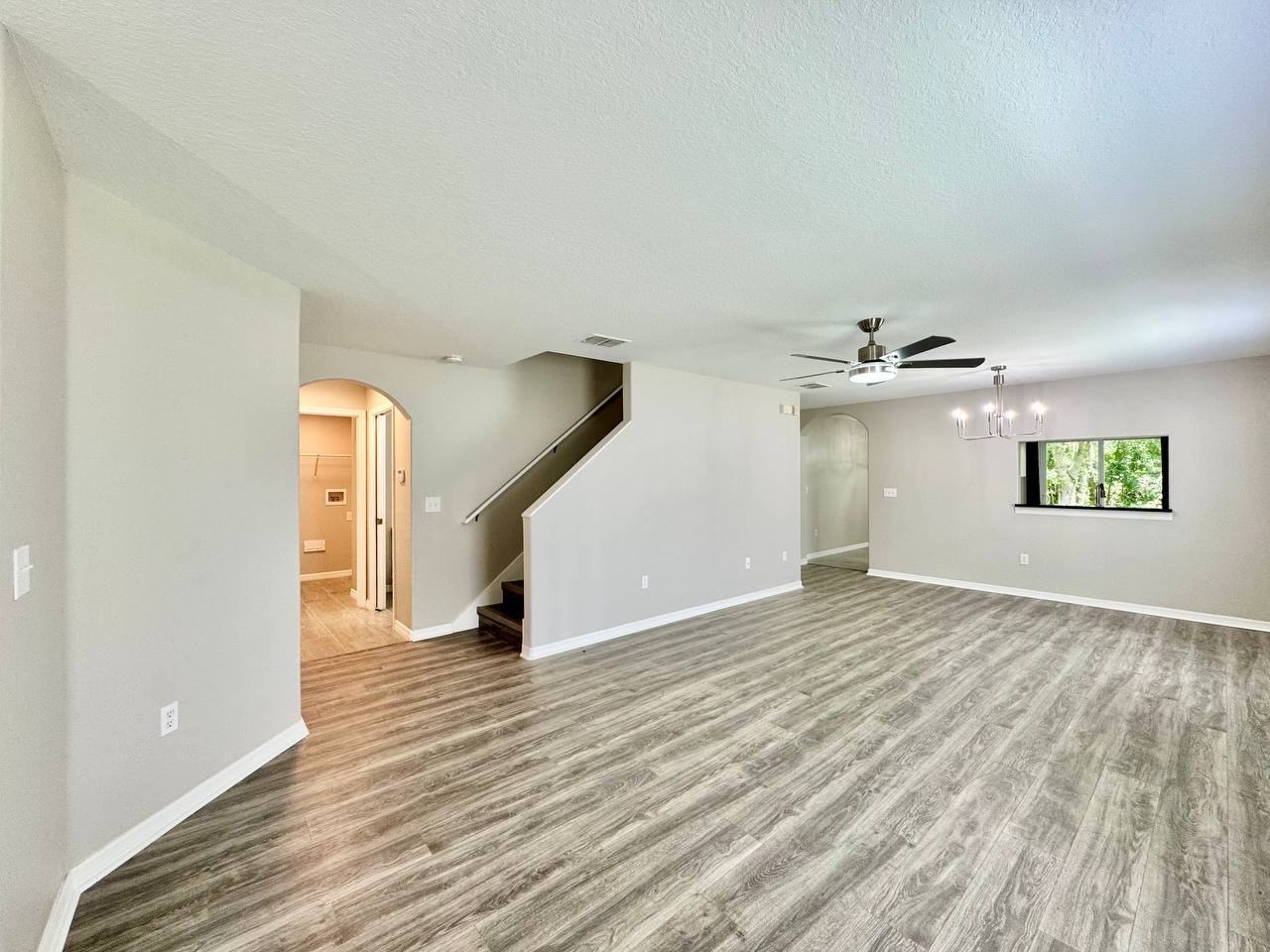 12534 Chenwood Ave - Photo 3 of 48