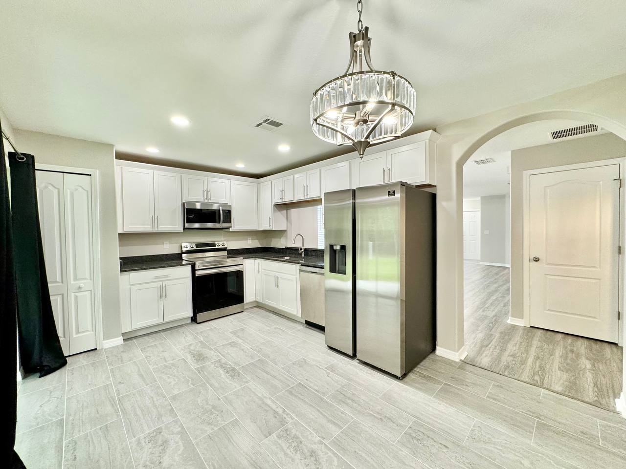 12534 Chenwood Ave - Photo 7 of 48
