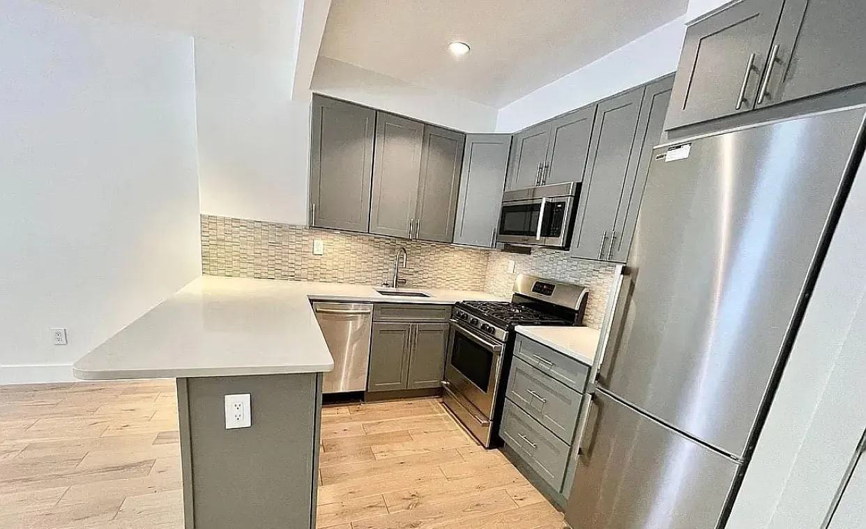 633 Washington Ave #12F - Photo 3 of 4