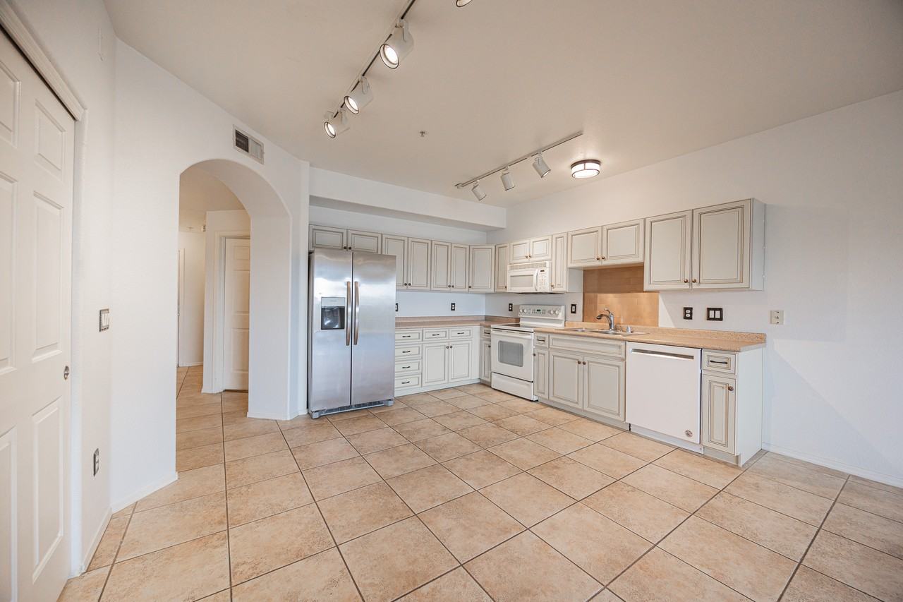 920 E Devonshire Ave #4003 - Photo 6 of 23