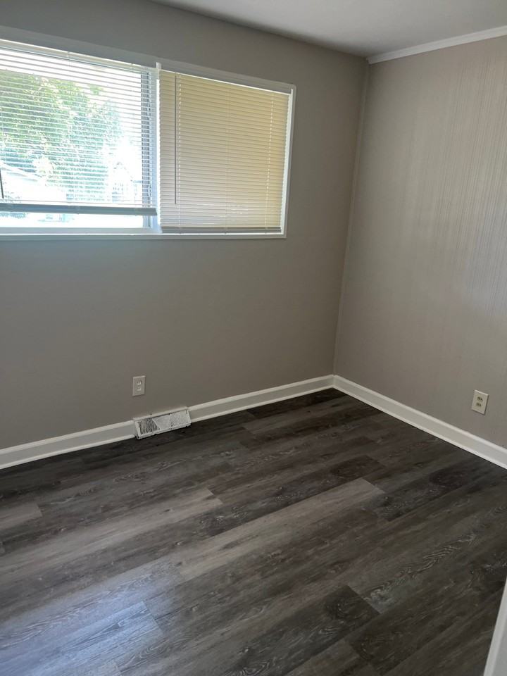 9737 Wendell Dr - Photo 4 of 12