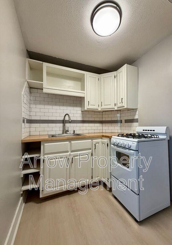 2727 P St #3 - Photo 4 of 13