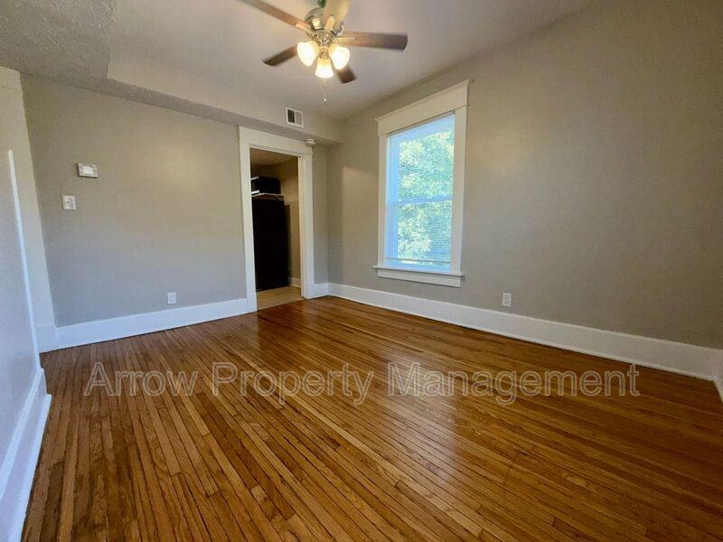 2727 P St #3 - Photo 5 of 13