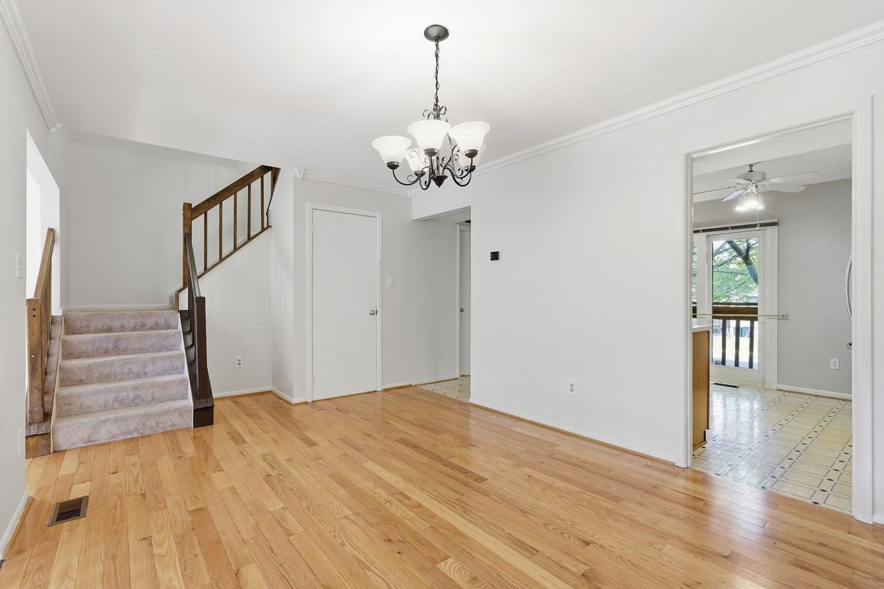 20469 Waters Point Ln - Photo 3 of 33