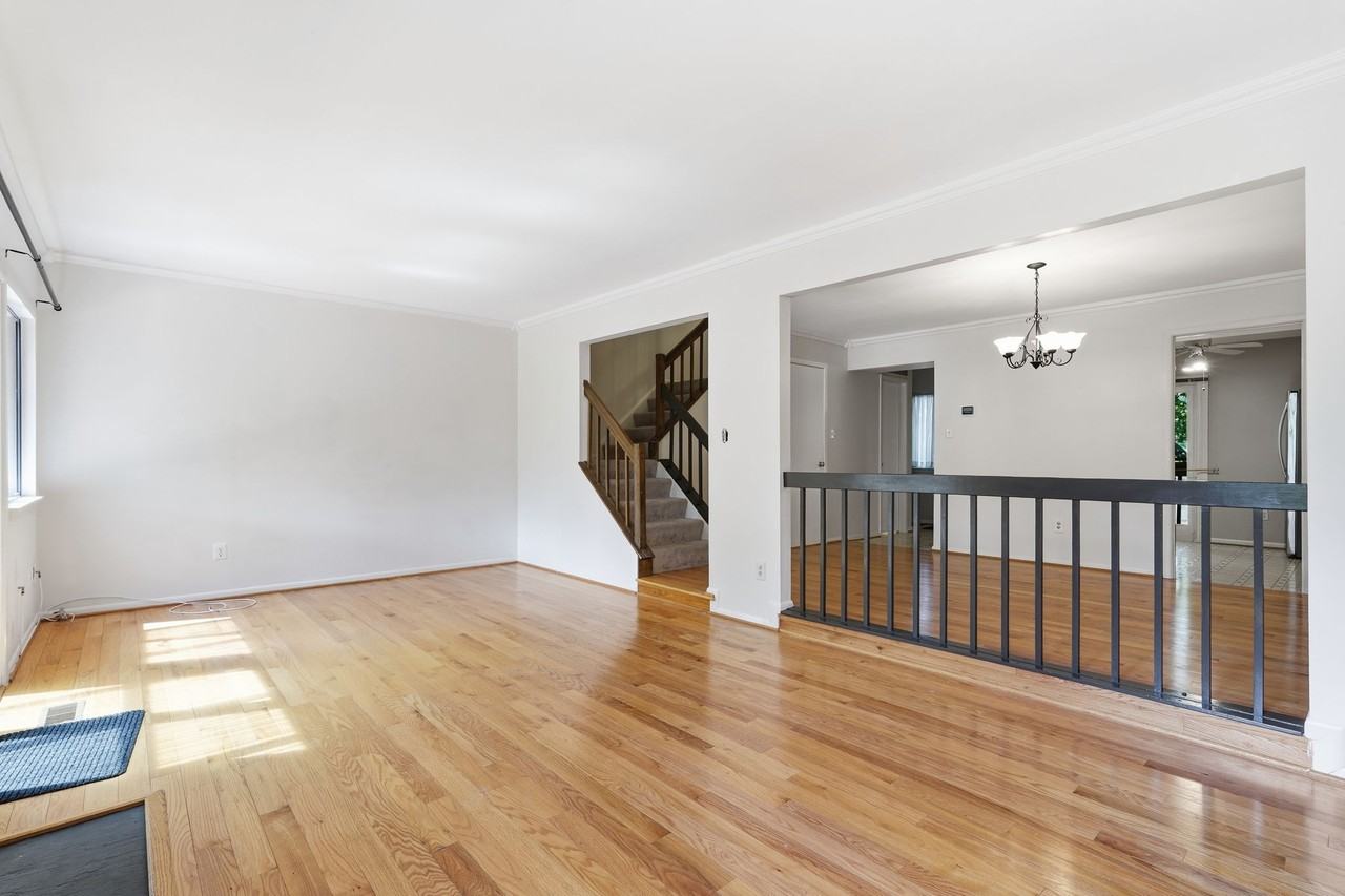 20469 Waters Point Ln - Photo 5 of 33