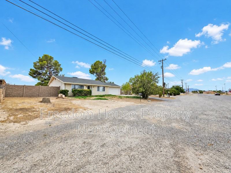 721 E Calvada Blvd - Photo 4 of 36