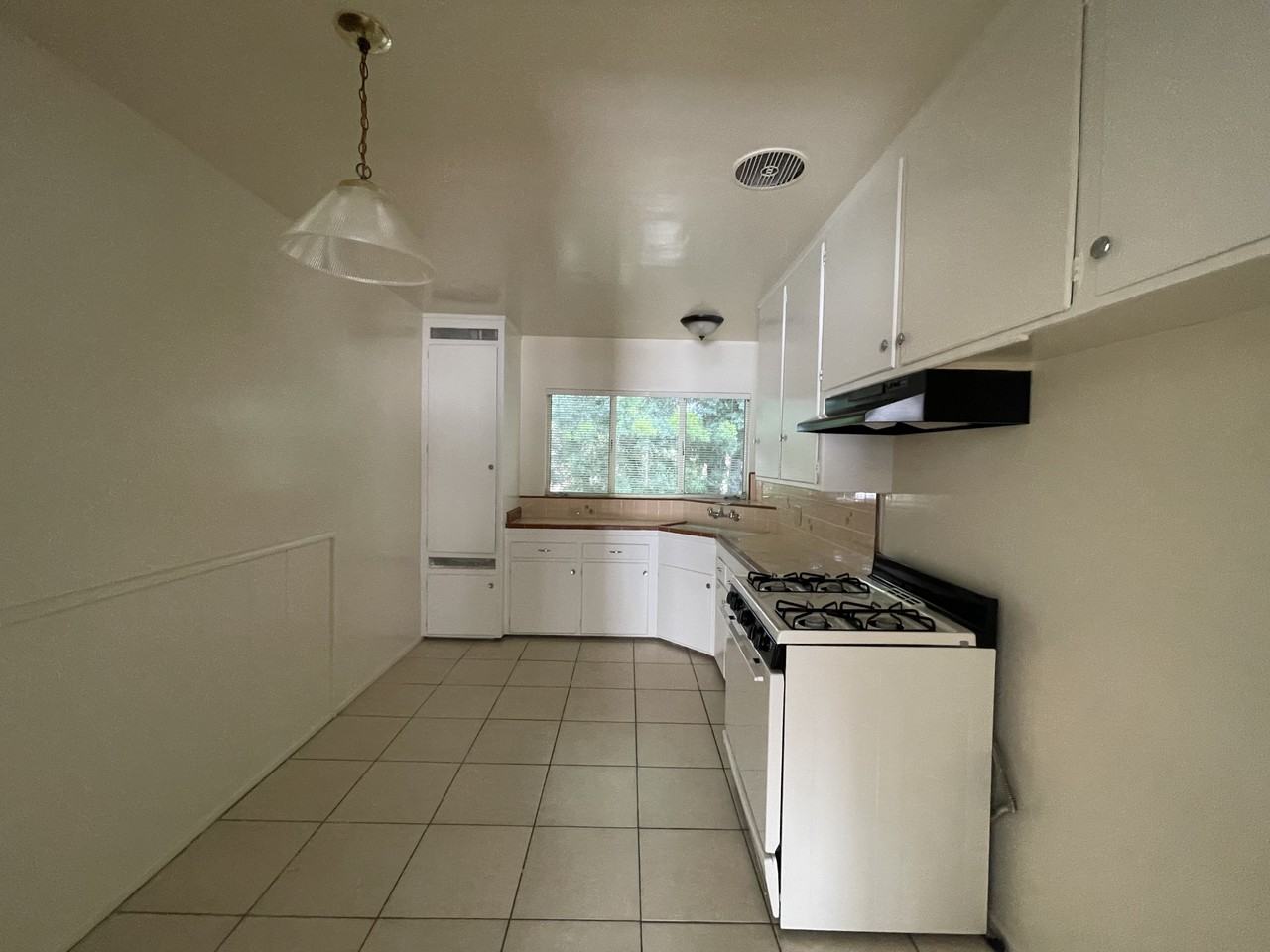 1114 E Wilson Ave #11 - Photo 3 of 9