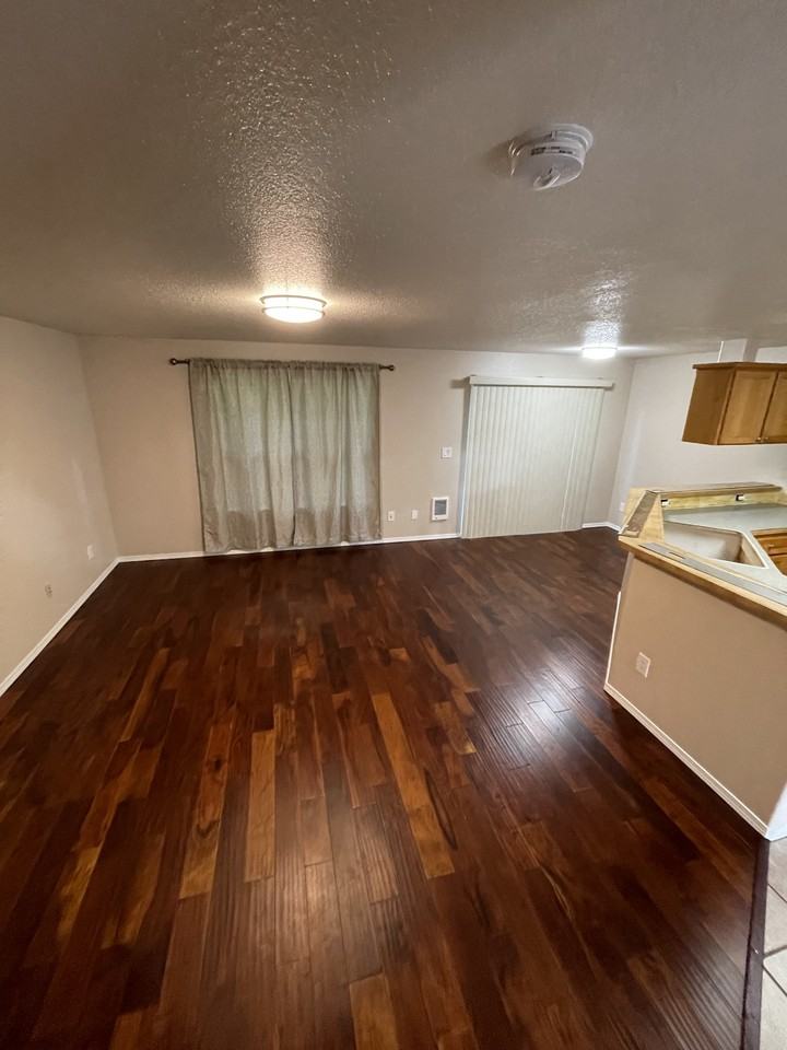 2615 A St #B - Photo 4 of 11