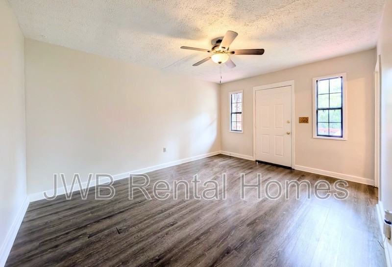1425 Ron Rd - Photo 4 of 12
