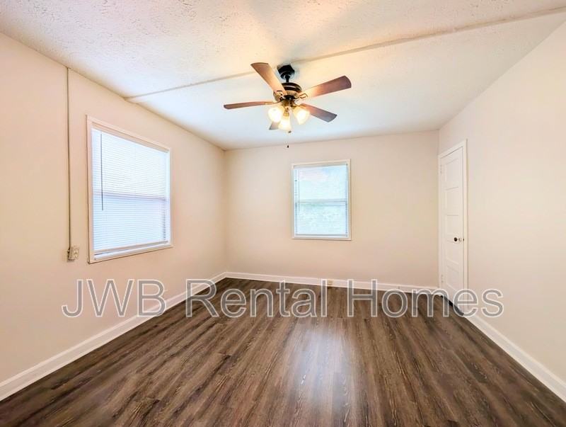 1425 Ron Rd - Photo 5 of 12