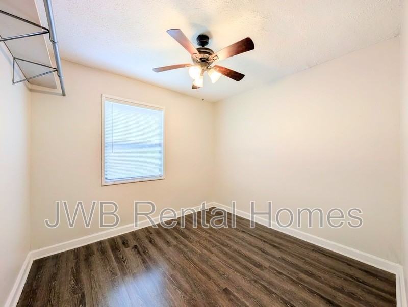1425 Ron Rd - Photo 6 of 12