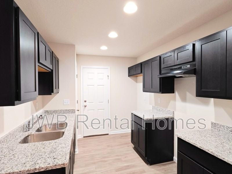 8411 Dandy Ave - Photo 2 of 12