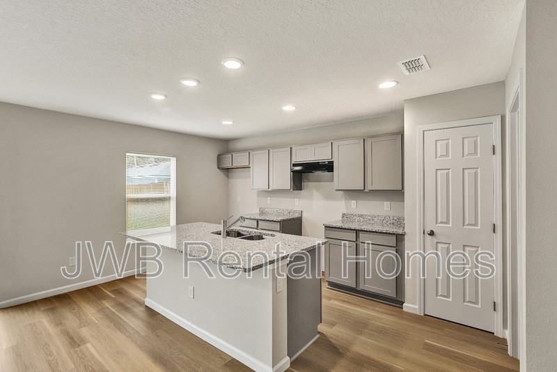 9218 8th Ave - Photo 2 of 21