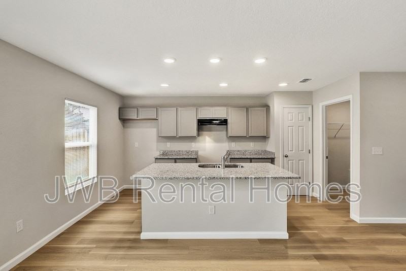 9218 8th Ave - Photo 4 of 21