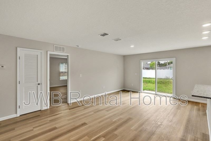 9218 8th Ave - Photo 7 of 21