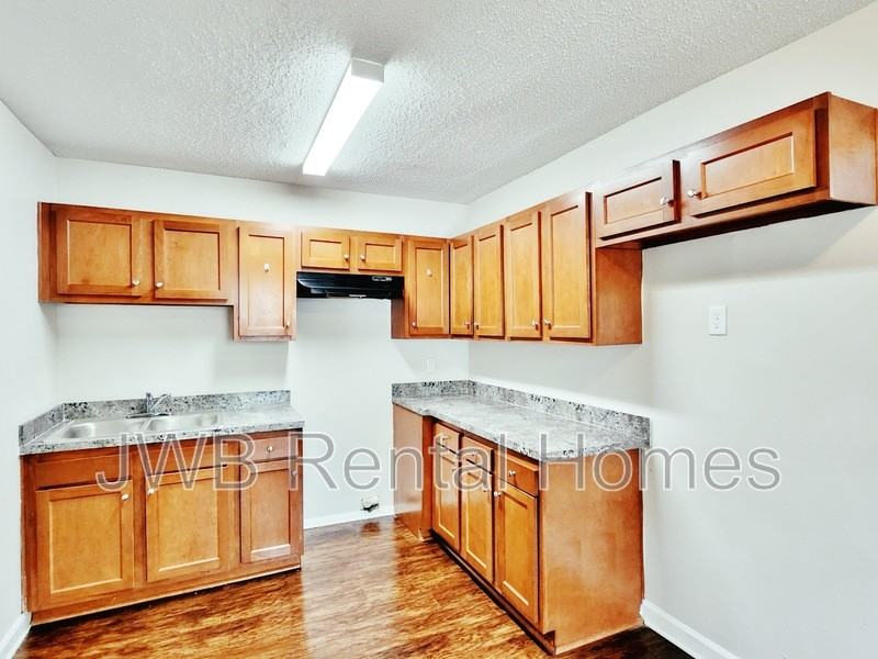 3137 W 1st St - Photo 2 of 11