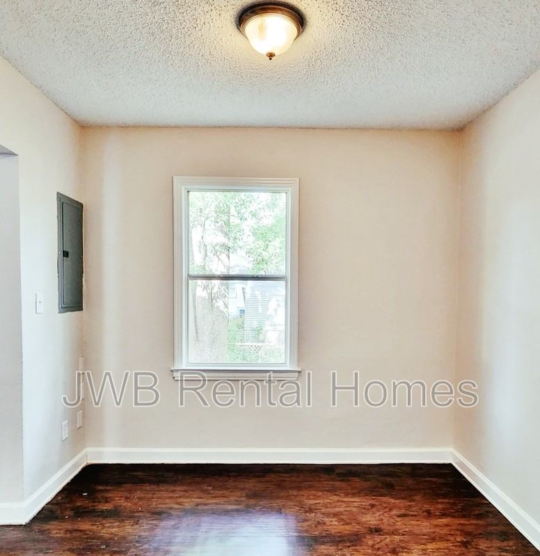 3137 W 1st St - Photo 4 of 11