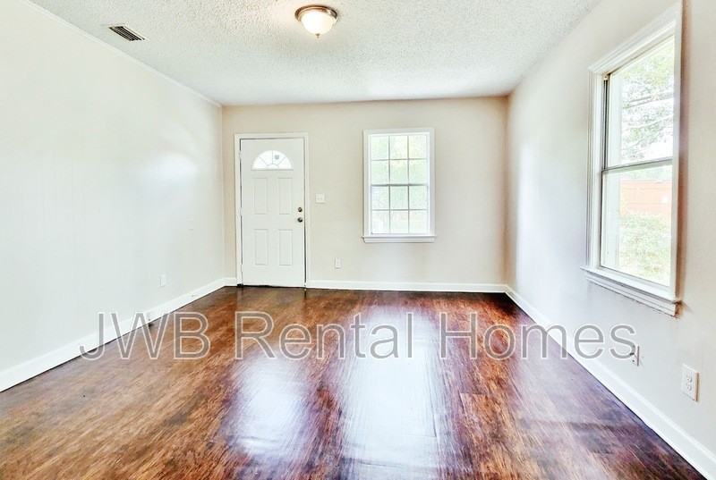 3137 W 1st St - Photo 6 of 11